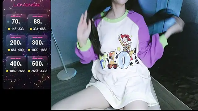 Snapshot of _Viviann_ chatting on 03/05/25, 04:02 Viviann online show from 03/05/25, 04:02