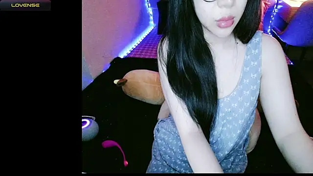 Snapshot of _Viviann_ chatting on 09/23/25, 04:10 Viviann online show from 09/23/25, 04:10