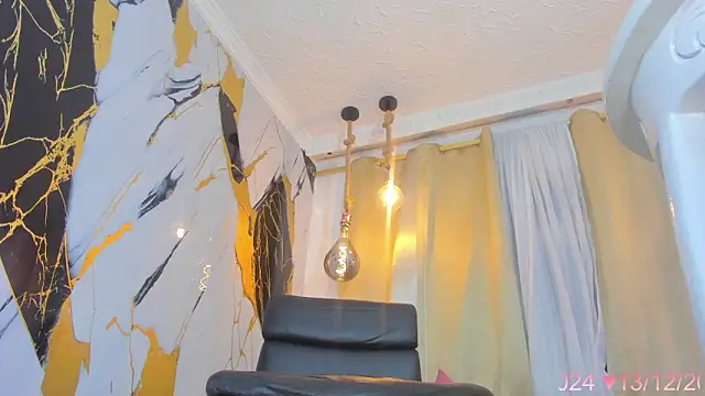 Snapshot of Brianna_Stars chatting on 12/14/24, 12:01 Brianna Stars online show from 12/14/24, 12:01