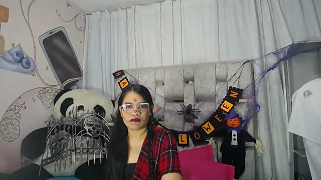 Snapshot of KEYRA-MILLER- chatting on 11/01/25, 02:35 KEYRA-MILLER- online show from 11/01/25, 02:35