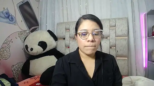 Snapshot of KEYRA-MILLER- chatting on 12/03/25, 02:30 KEYRA-MILLER- online show from 12/03/25, 02:30