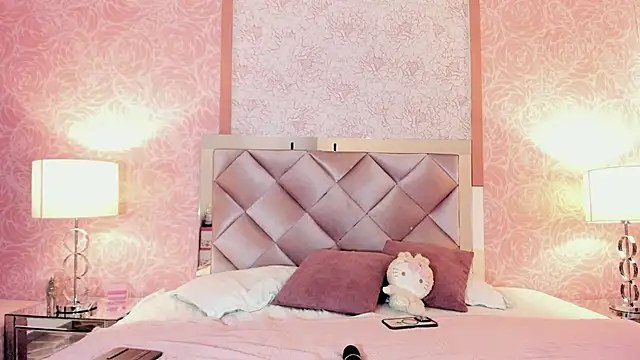 Lezy  online show from 10/31/25, 07:37