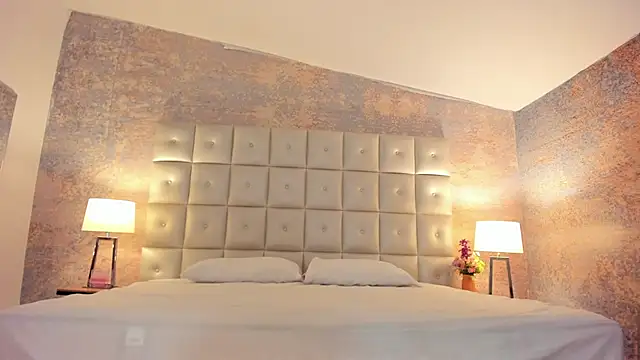 Lezy  online show from 03/25/26, 07:42