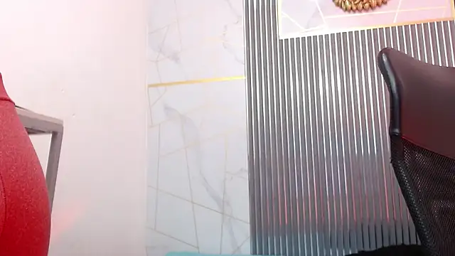 Cloeandtyfanny online show from 04/18/26, 01:37