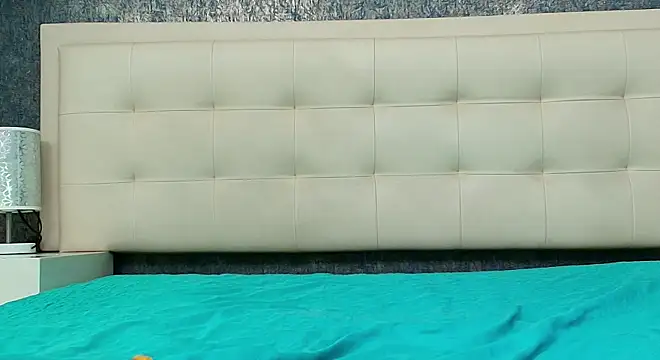 Cloeandtyfanny online show from 04/18/26, 07:40