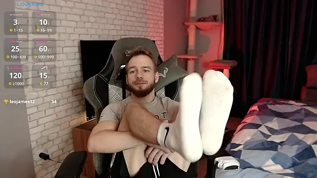 Snapshot of LeoPaulini chatting on 12/25/24, 11:43 LeoPaulini online show from 12/25/24, 11:43