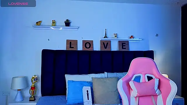 Issac james  online show from 04/19/26, 03:17