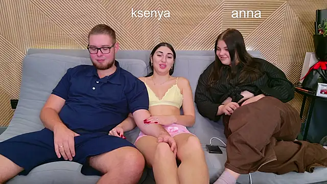 Ksenny online show from 10/24/25, 10:22