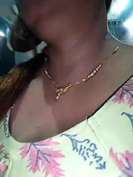 Snapshot of Dianaa9 chatting on 10/24/25, 02:35 Dianaa9 online show from 10/24/25, 02:35