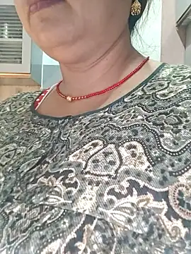 Snapshot of Dianaa9 chatting on 11/18/25, 02:28 Dianaa9 online show from 11/18/25, 02:28