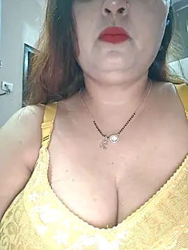 Snapshot of Dianaa9 chatting on 05/17/26, 06:37 Dianaa9 online show from 05/17/26, 06:37