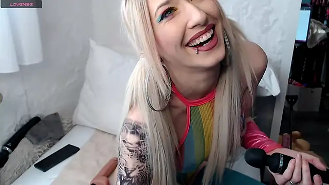 Snapshot of Julia-Sugar chatting on 03/05/25, 03:29 Julia-Sugar online show from 03/05/25, 03:29