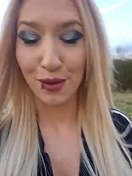 Snapshot of Julia-Sugar chatting on 03/22/25, 05:20 Julia-Sugar online show from 03/22/25, 05:20