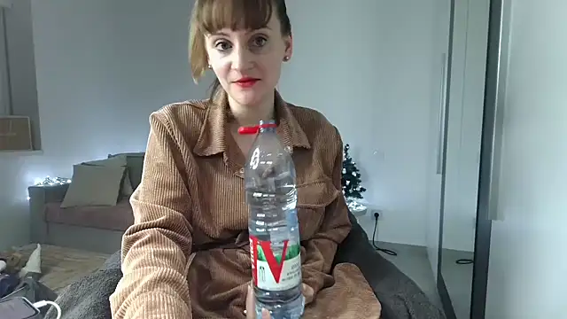 Snapshot of victoirenextdoor chatting on 12/04/24, 05:00 victoirenextdoor online show from 12/04/24, 05:00