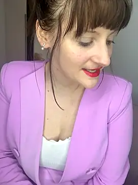 Snapshot of victoirenextdoor chatting on 10/19/25, 05:35 victoirenextdoor online show from 10/19/25, 05:35