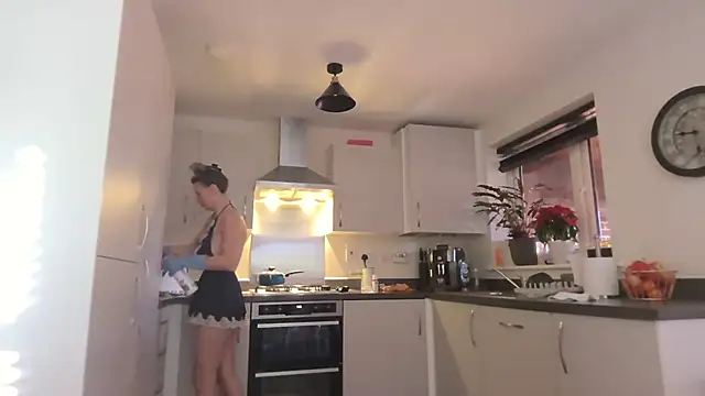 SweetMonicaUK online show from 11/21/25, 09:30