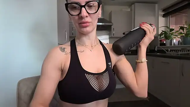 SweetMonicaUK online show from 03/12/26, 10:32