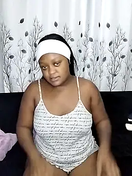 Snapshot of TheDoubleTrouble18xxx chatting on 11/10/25, 07:46 TheDoubleTrouble18xxx online show from 11/10/25, 07:46