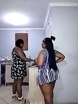 Snapshot of TheDoubleTrouble18xxx chatting on 11/14/25, 08:40 TheDoubleTrouble18xxx online show from 11/14/25, 08:40