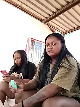 Snapshot of TheDoubleTrouble18xxx chatting on 11/19/25, 10:59 TheDoubleTrouble18xxx online show from 11/19/25, 10:59