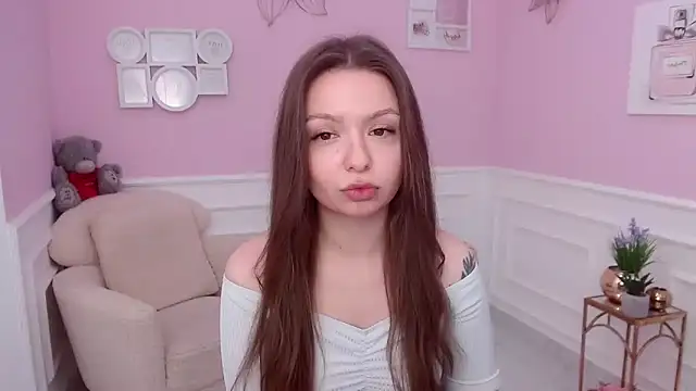 Snapshot of LucySkilar chatting on 12/22/24, 06:06 LucySkilar online show from 12/22/24, 06:06