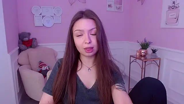 Snapshot of LucySkilar chatting on 01/19/25, 05:37 LucySkilar online show from 01/19/25, 05:37