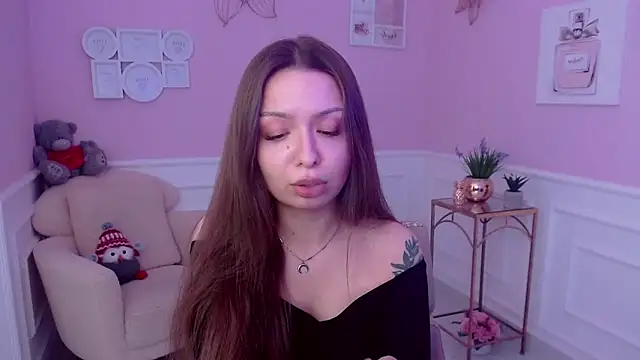 Snapshot of LucySkilar chatting on 01/27/25, 11:00 LucySkilar online show from 01/27/25, 11:00