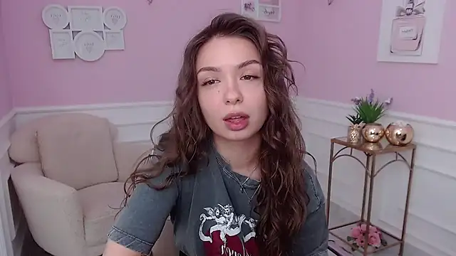 Snapshot of LucySkilar chatting on 10/02/25, 04:30 LucySkilar online show from 10/02/25, 04:30