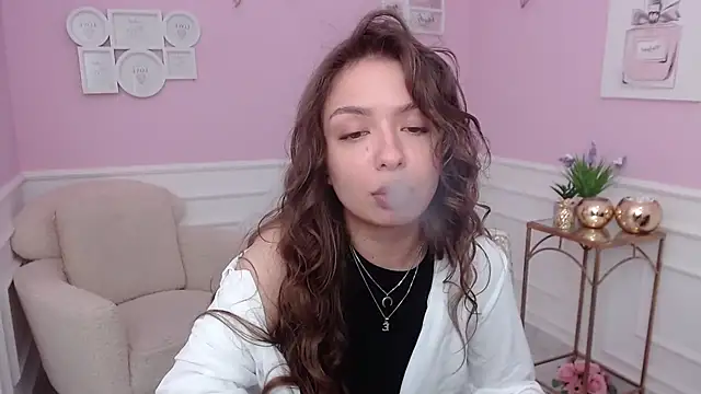 Snapshot of LucySkilar chatting on 10/05/25, 04:33 LucySkilar online show from 10/05/25, 04:33