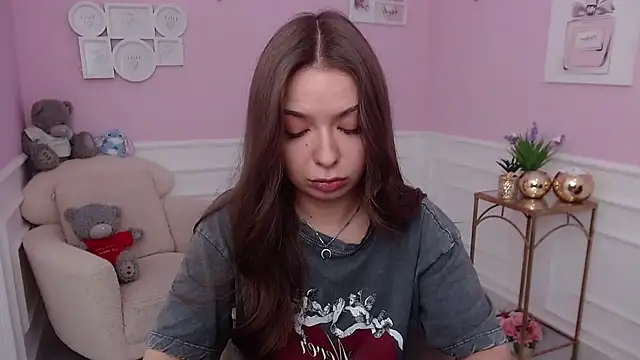 Snapshot of LucySkilar chatting on 10/23/25, 04:56 LucySkilar online show from 10/23/25, 04:56