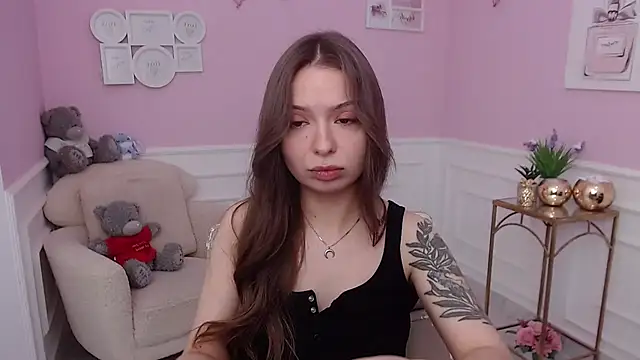 Snapshot of LucySkilar chatting on 10/26/25, 05:35 LucySkilar online show from 10/26/25, 05:35