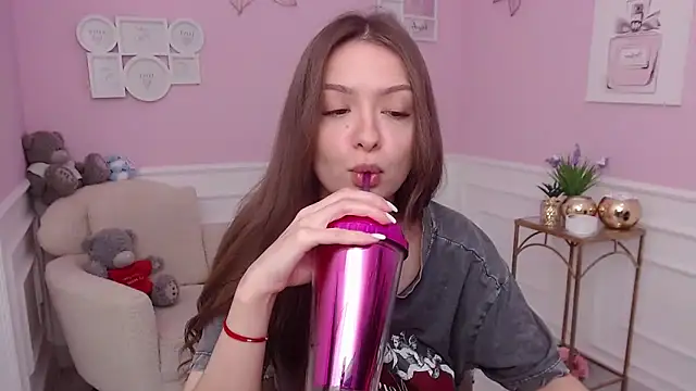 Snapshot of LucySkilar chatting on 11/16/25, 05:35 LucySkilar online show from 11/16/25, 05:35