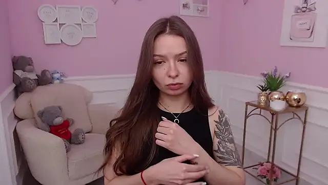 Snapshot of LucySkilar chatting on 11/18/25, 05:34 LucySkilar online show from 11/18/25, 05:34