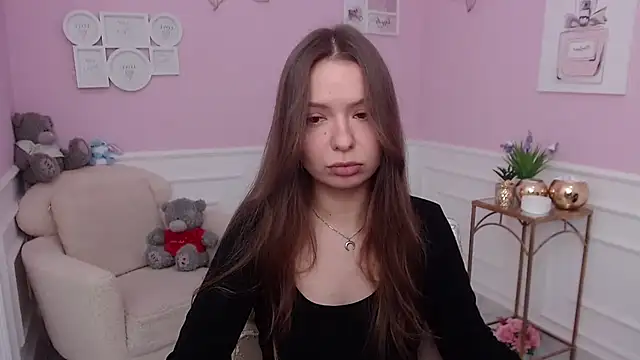 Snapshot of LucySkilar chatting on 11/23/25, 05:40 LucySkilar online show from 11/23/25, 05:40