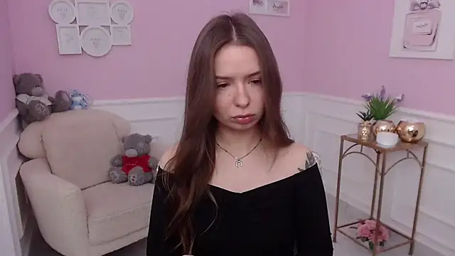 Snapshot of LucySkilar chatting on 11/24/25, 05:51 LucySkilar online show from 11/24/25, 05:51