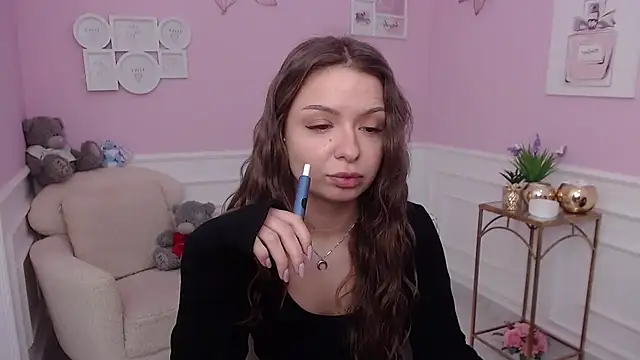 Snapshot of LucySkilar chatting on 11/25/25, 07:52 LucySkilar online show from 11/25/25, 07:52