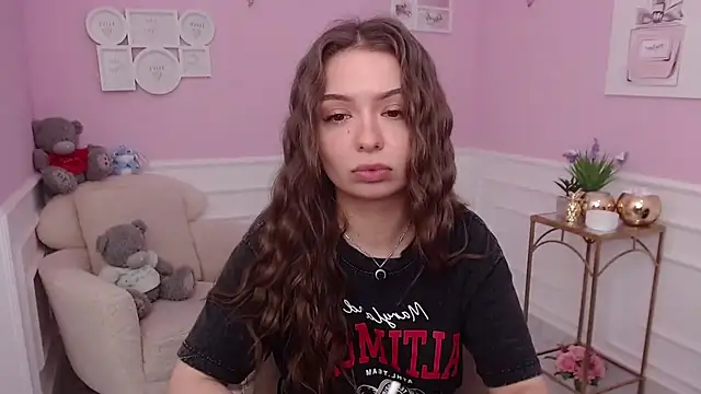 Snapshot of LucySkilar chatting on 11/30/25, 06:17 LucySkilar online show from 11/30/25, 06:17