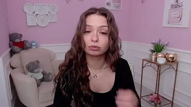 Snapshot of LucySkilar chatting on 12/02/25, 09:25 LucySkilar online show from 12/02/25, 09:25