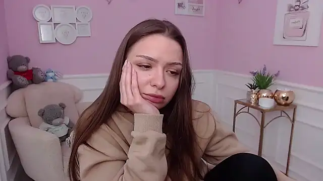 Snapshot of LucySkilar chatting on 12/14/25, 12:43 LucySkilar online show from 12/14/25, 12:43