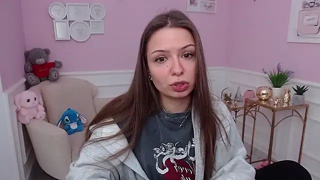 LucySkilar online show from 01/19/26, 05:55