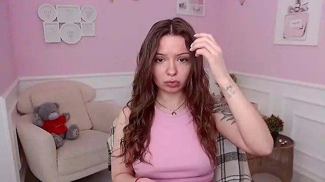 LucySkilar online show from 04/03/26, 04:10