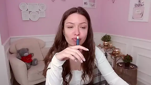 LucySkilar online show from 04/05/26, 04:09