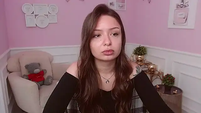 LucySkilar online show from 06/07/26, 04:38