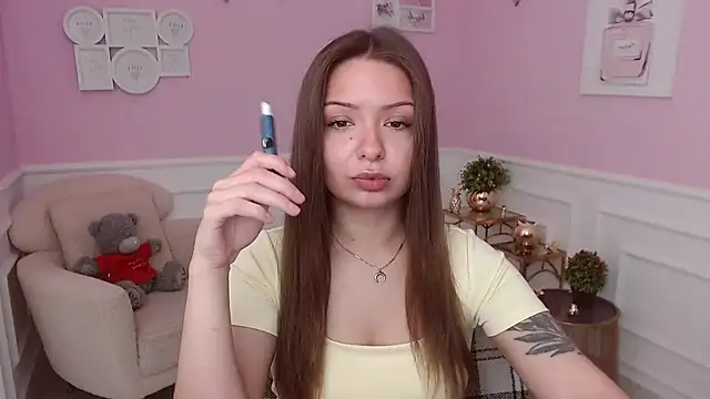 LucySkilar online show from 07/03/26, 04:19