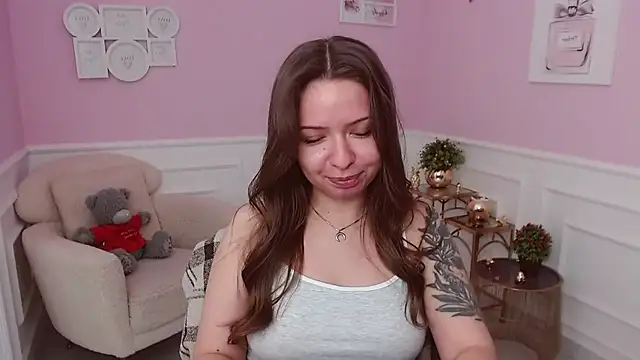 LucySkilar online show from 07/07/26, 06:47