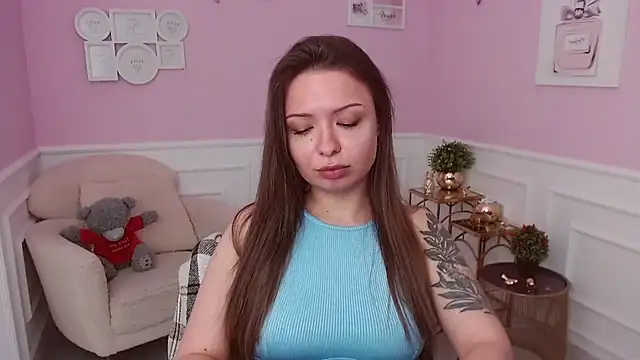 LucySkilar online show from 07/24/26, 04:54