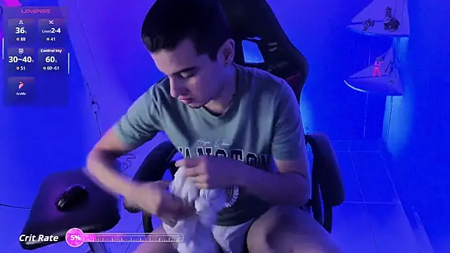 Snapshot of Maximo__ chatting on 10/30/25, 09:04 Maximo online show from 10/30/25, 09:04