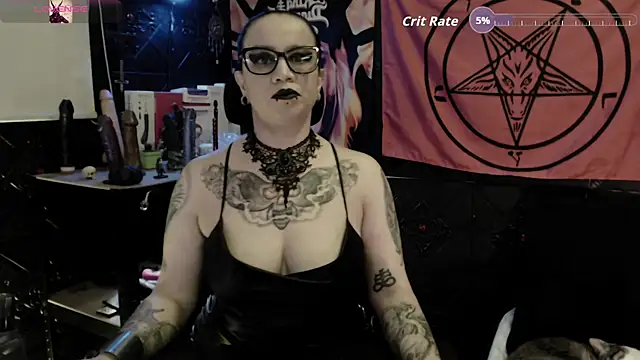 Snapshot of Evil_Queen_666 chatting on 05/14/26, 06:20 Evil Queen 666 online show from 05/14/26, 06:20
