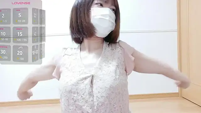 Snapshot of QoMeioQ chatting on 06/15/26, 12:02 QoMeioQ online show from 06/15/26, 12:02
