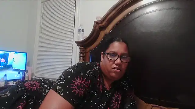 ebonyred online show from 10/24/25, 12:41